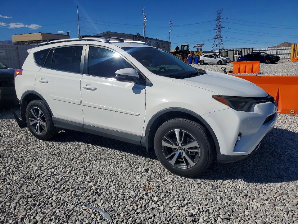 Zdjęcie 4 z aukcji – 2016 TOYOTA RAV4 z VIN 2T3WFREV5GW265343