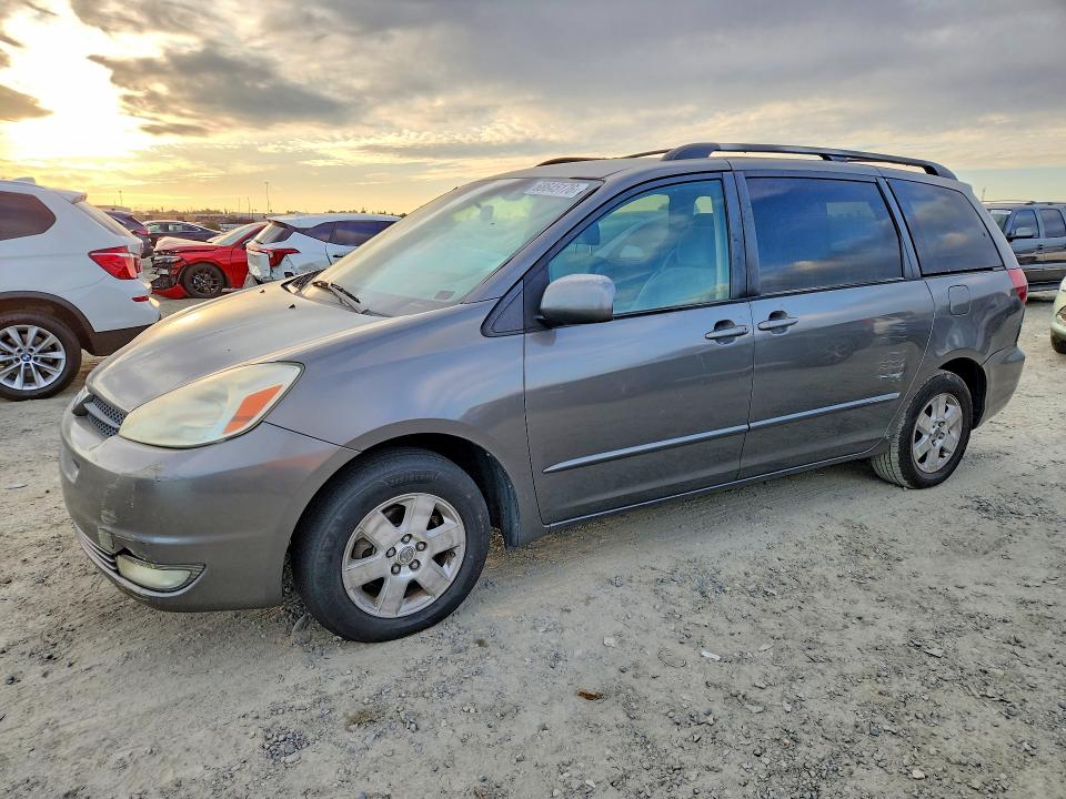 TOYOTA SIENNA 2004 with VIN 5TDZA22C04S010988 - Photo from auction