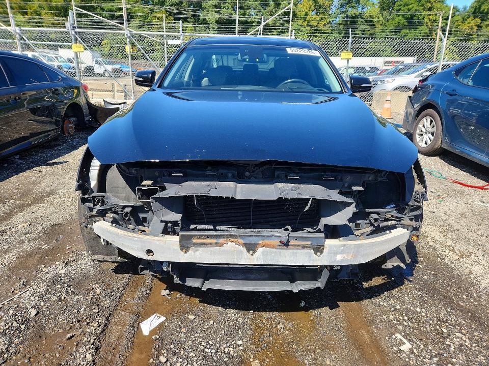 Photo 5 from auction – 2015 HYUNDAI GENESIS with VIN KMHGN4JE9FU024389