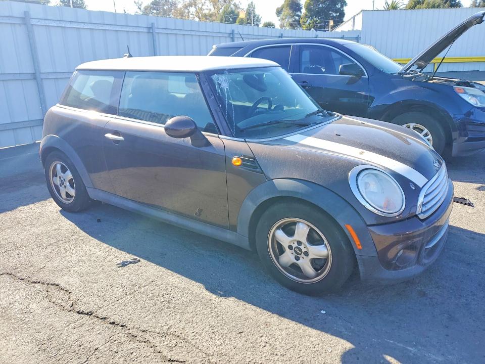 Zdjęcie 4 z aukcji – 2011 MINI COOPER z VIN WMWSU3C5XBT092562