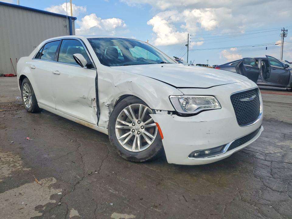 Photo 4 from auction – 2018 CHRYSLER 300 with VIN 2C3CCAAG1JH275206