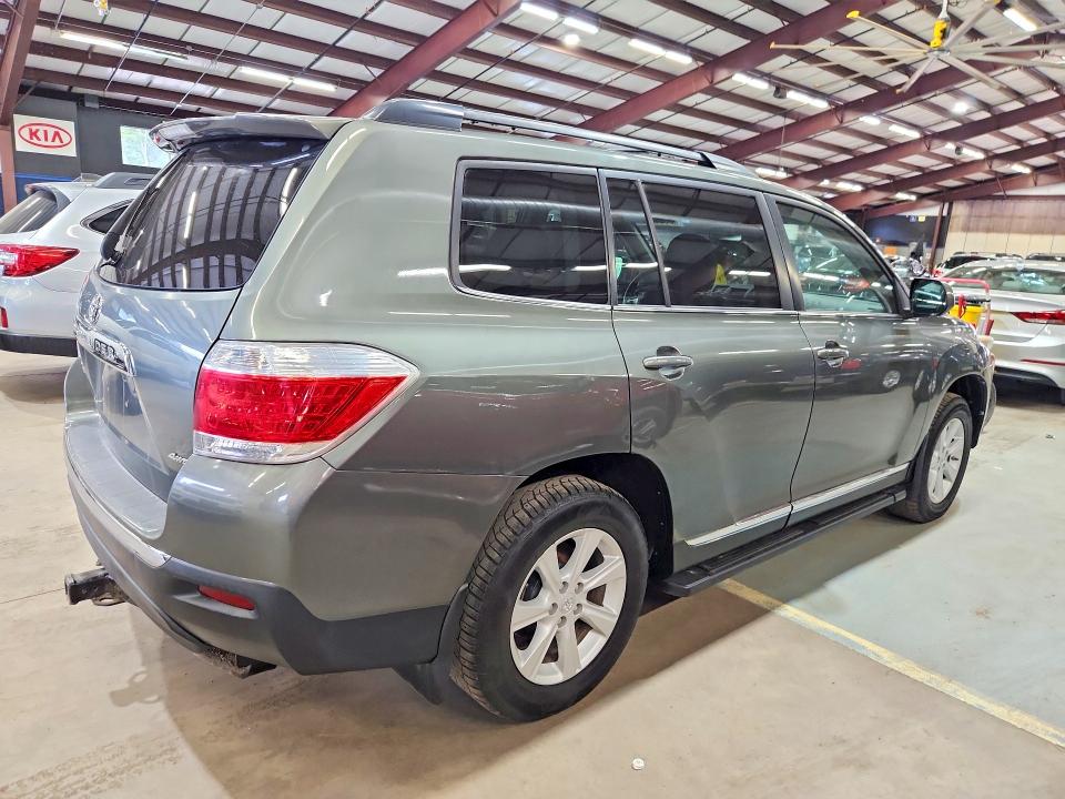 Photo 3 from auction – 2013 TOYOTA HIGHLANDER with VIN 5TDBK3EH3DS267882