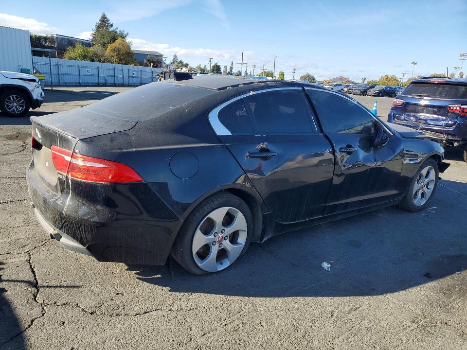 Photo 3 from auction – 2018 JAGUAR XE with VIN SAJAR4FX9JCP39245