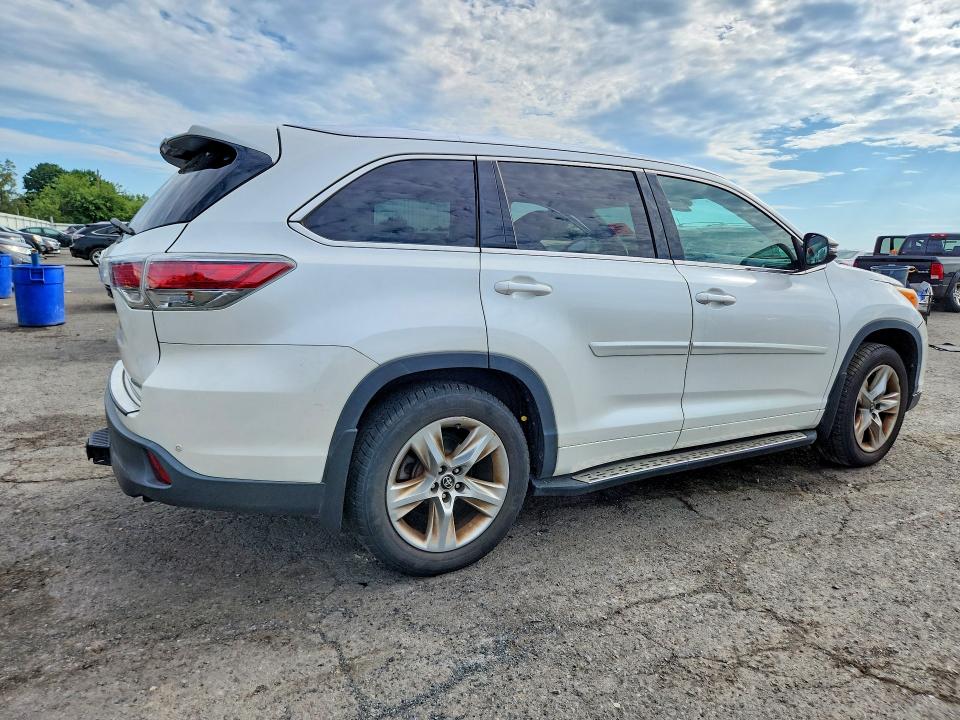 Photo 3 from auction – 2016 TOYOTA HIGHLANDER with VIN 5TDDKRFH2GS329125