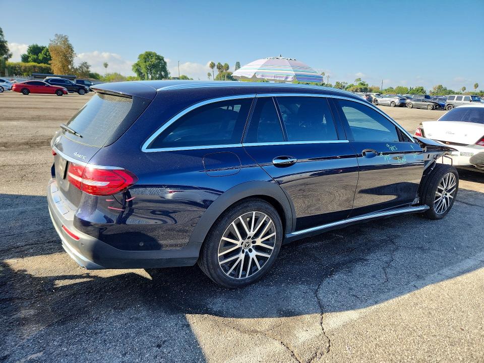 Снимка 3 от търг – 2023 MERCEDES-BENZ E с VIN W1KZH6AB3PB153950