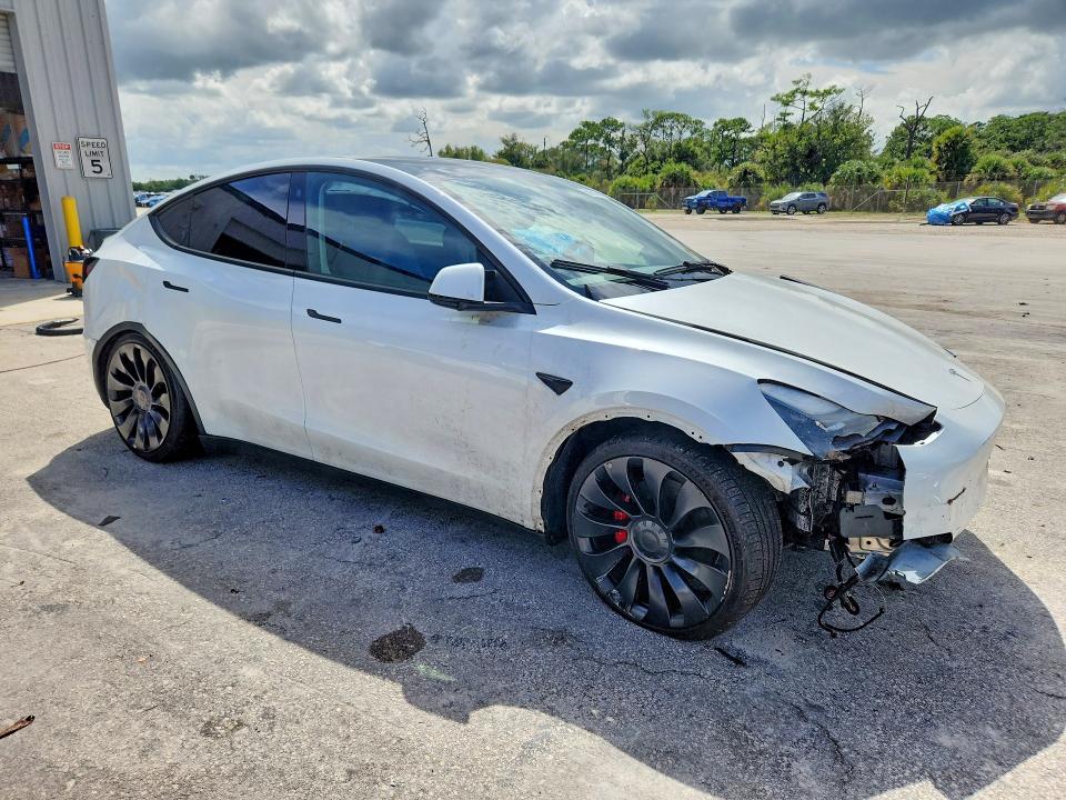 Photo 4 from auction – 2022 TESLA MODEL Y with VIN 7SAYGDEF8NF522986