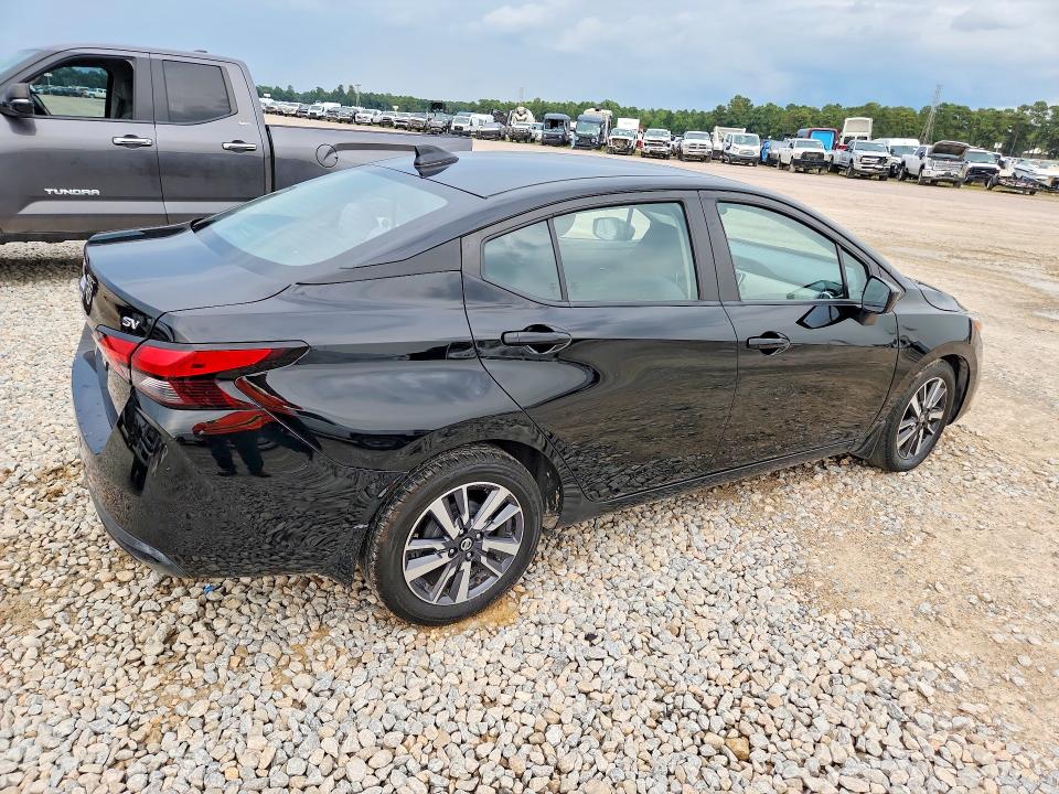Zdjęcie 3 z aukcji – 2022 NISSAN VERSA z VIN 3N1CN8EV1NL820196