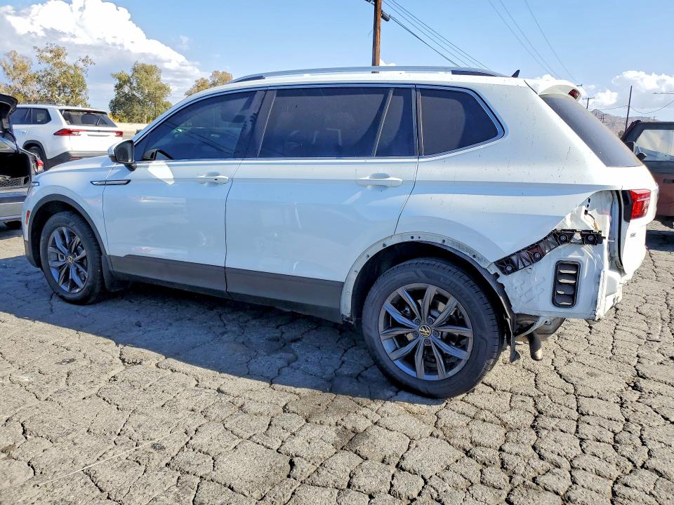 Снимка 2 от търг – 2022 VOLKSWAGEN TIGUAN с VIN 3VV3B7AX9NM027988