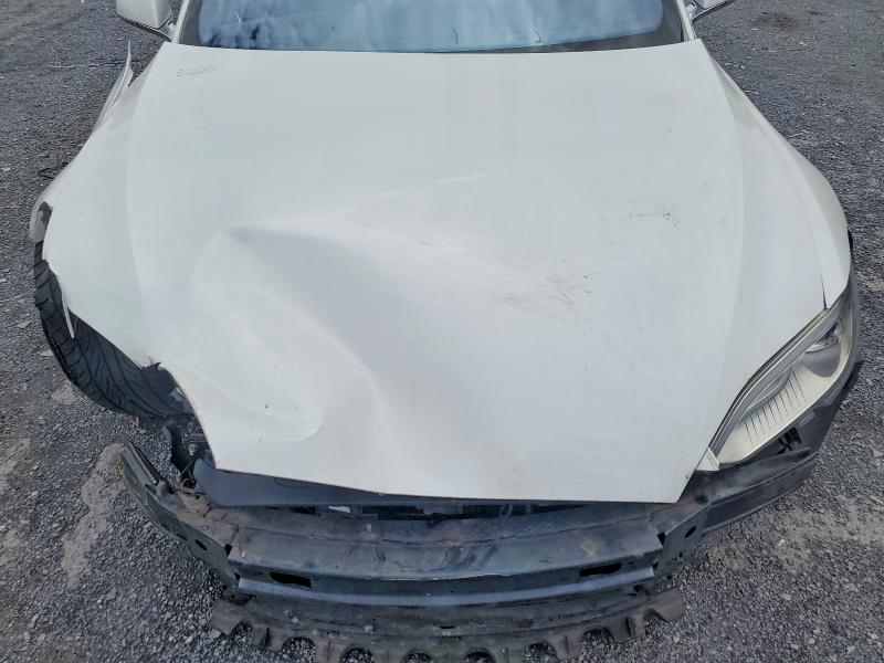 Снимка 11 от търг – 2015 TESLA MODEL S с VIN 5YJSA1E22FF105946