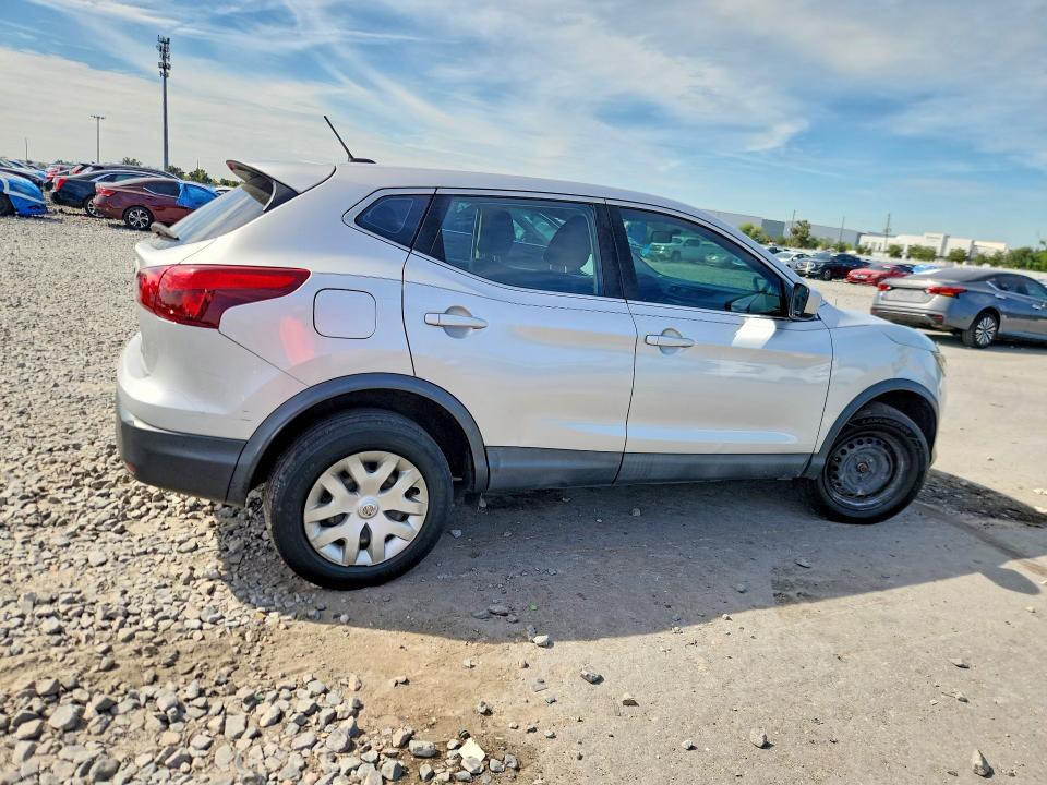 Снимка 3 от търг – 2018 NISSAN ROGUE SPORT с VIN JN1BJ1CP8JW155062