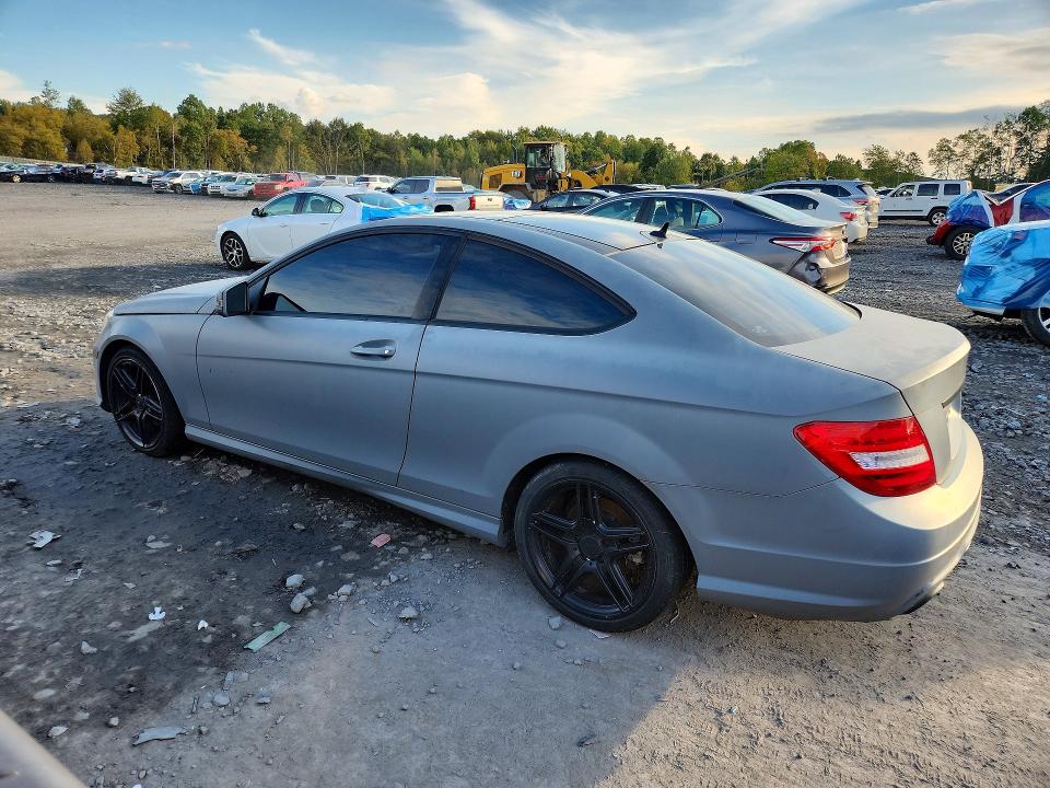 Снимка 2 от търг – 2013 MERCEDES-BENZ C с VIN WDDGJ4HB7DF957937