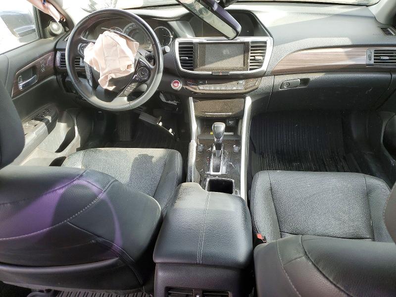 Снимка 8 от търг – 2017 HONDA ACCORD с VIN 1HGCR3F96HA802036