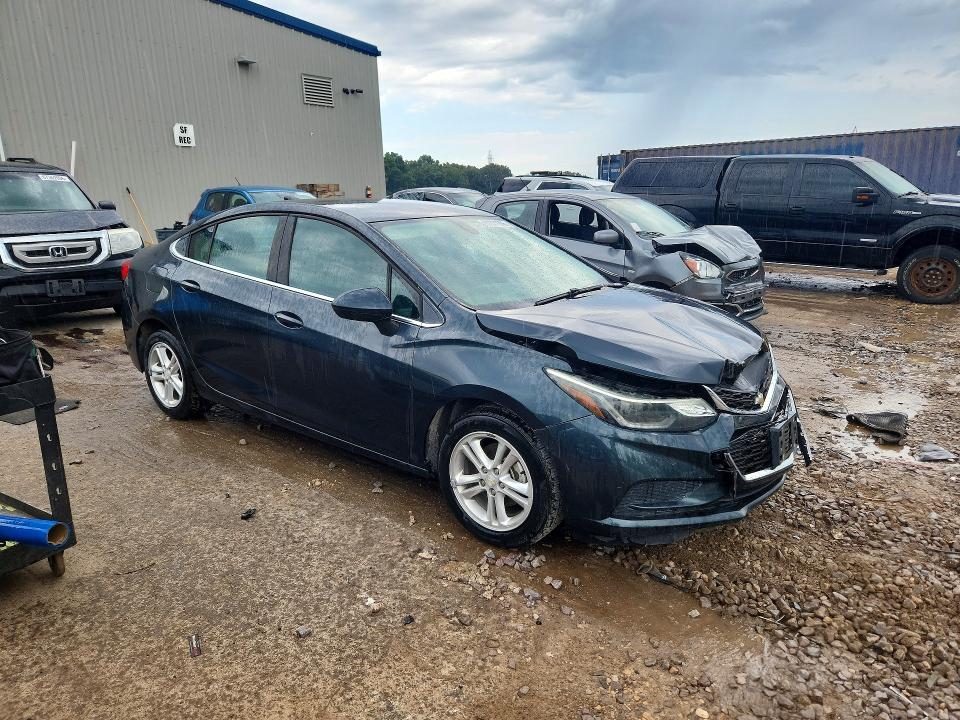 Photo 4 from auction – 2018 CHEVROLET CRUZE with VIN 1G1BE5SM6J7105652