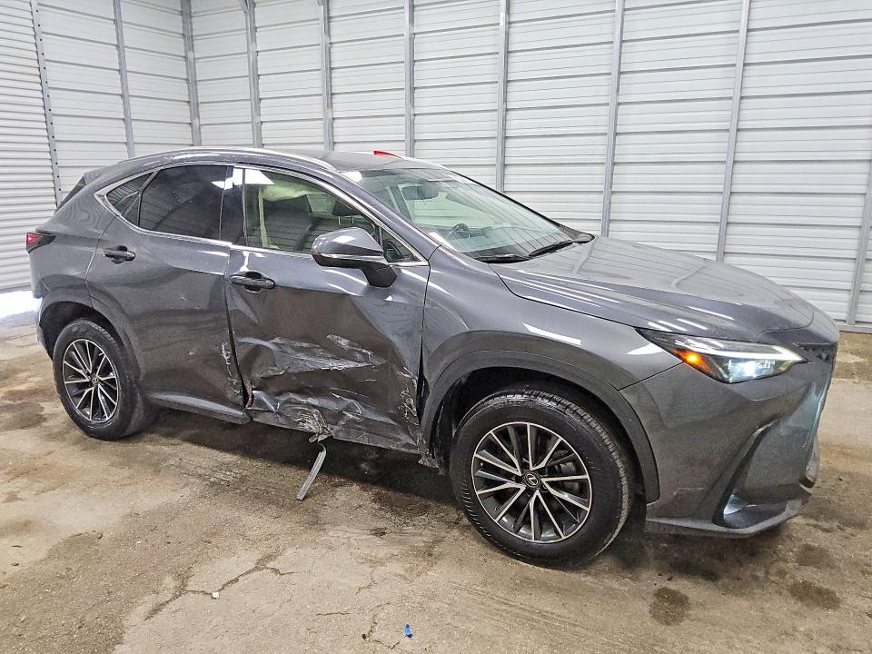 Foto 4 de la subasta – 2023 LEXUS NX con VIN JTJADCAZ8P5013130