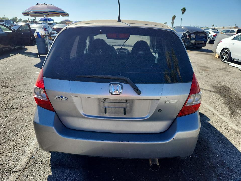 Foto 6 de la subasta – 2007 HONDA FIT con VIN JHMGD37447S048286