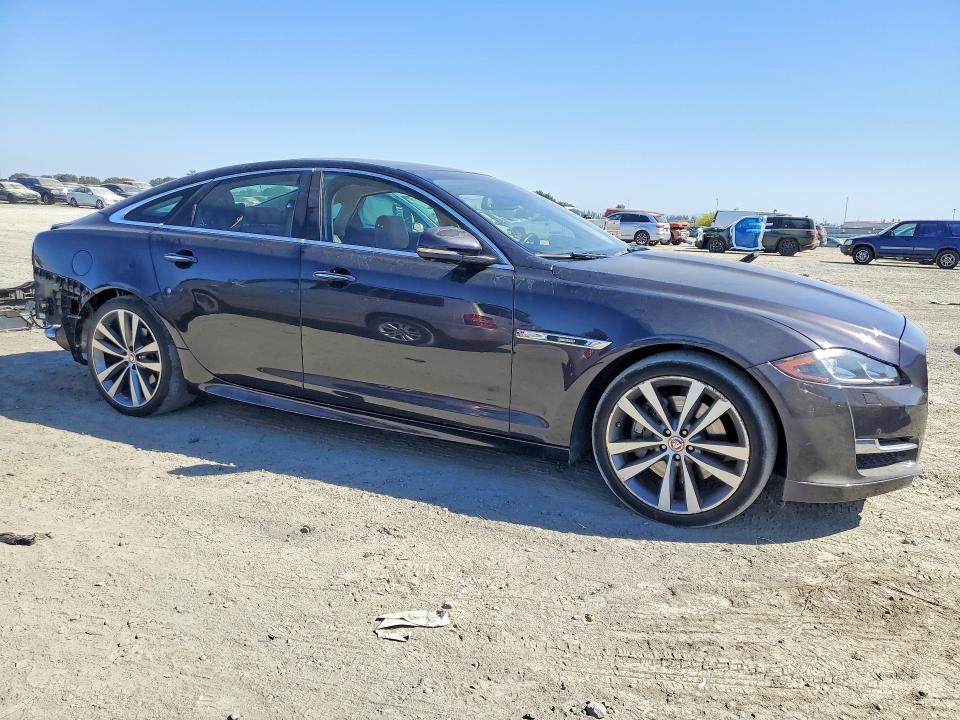 Zdjęcie 4 z aukcji – 2016 JAGUAR XJ z VIN SAJWJ1CD1G8V98270