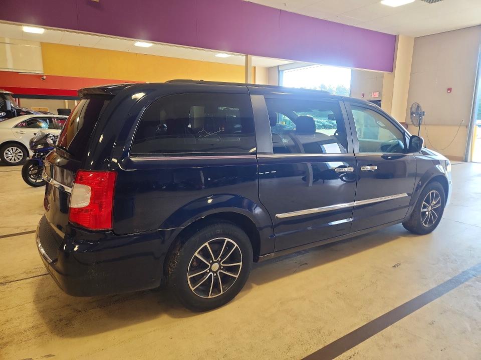 Photo 3 from auction – 2016 CHRYSLER TOWN & COUNTRY with VIN 2C4RC1BG4GR246709