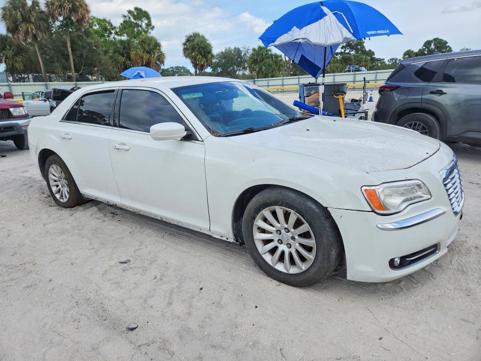 Photo 4 from auction – 2013 CHRYSLER 300 with VIN 2C3CCAAG0DH588901