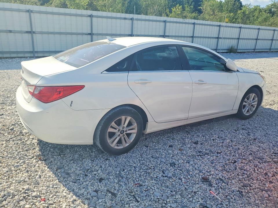 Photo 3 from auction – 2011 HYUNDAI SONATA with VIN 5NPEB4AC0BH249436