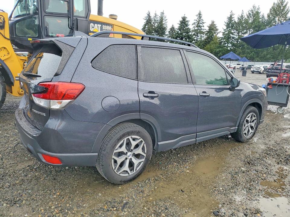 Photo 3 from auction – 2019 SUBARU FORESTER with VIN JF2SKAECXKH419538