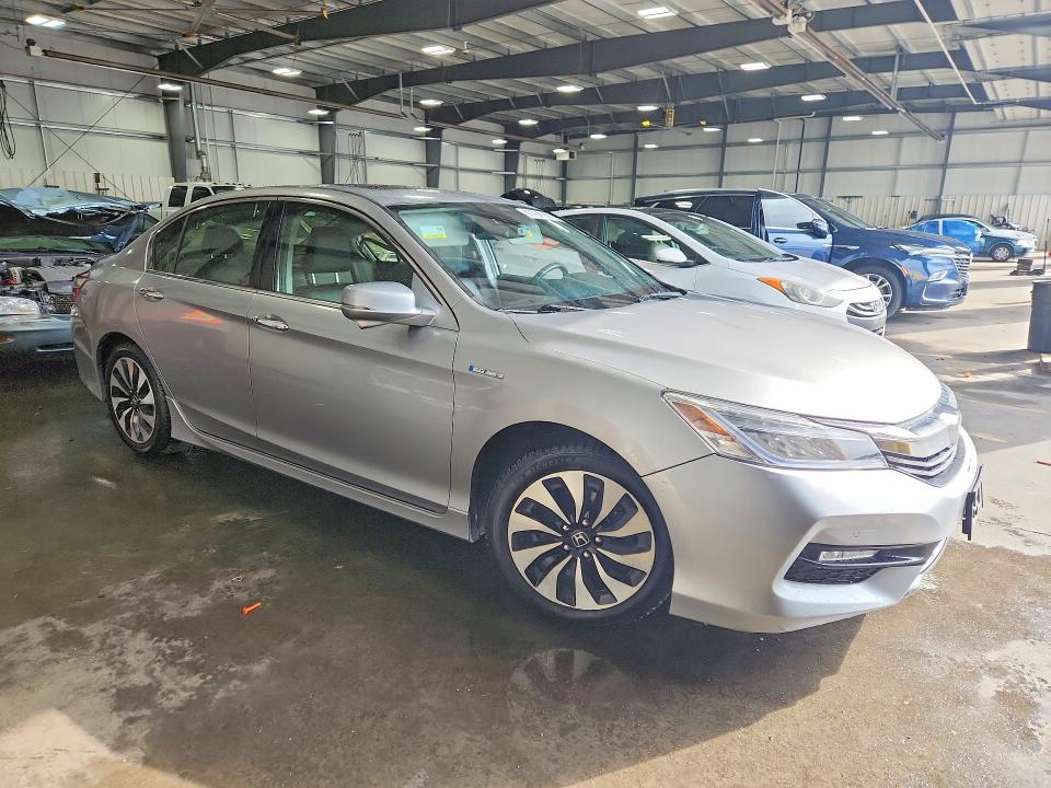 Photo 4 from auction – 2017 HONDA ACCORD with VIN JHMCR6F71HC026285