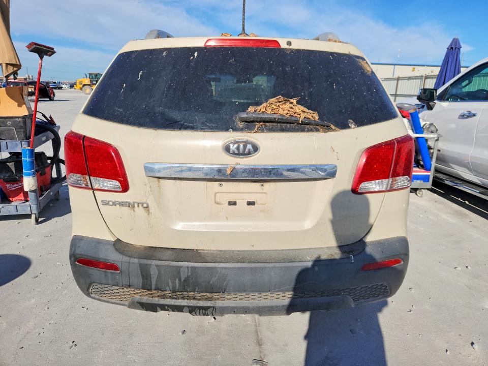 Zdjęcie 6 z aukcji – 2011 KIA SORENTO z VIN 5XYKTDA29BG096036