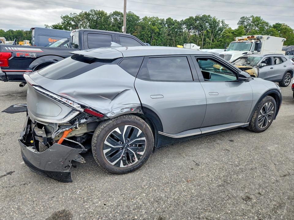 Photo 3 from auction – 2024 KIA EV6 with VIN KNDC34LA8R5215304