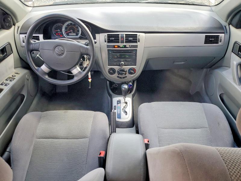 Снимка 8 от търг – 2006 SUZUKI FORENZA с VIN KL5JD56Z96K480828