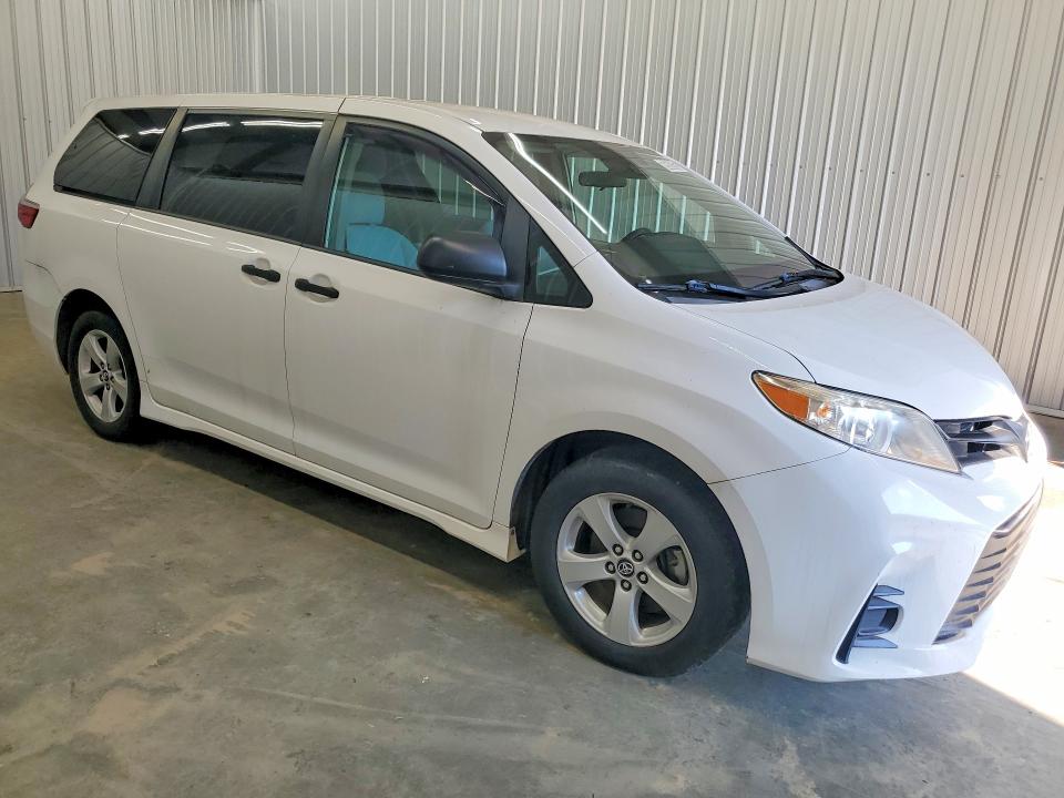 Photo 4 from auction – 2019 TOYOTA SIENNA with VIN 5TDZZ3DCXKS004835