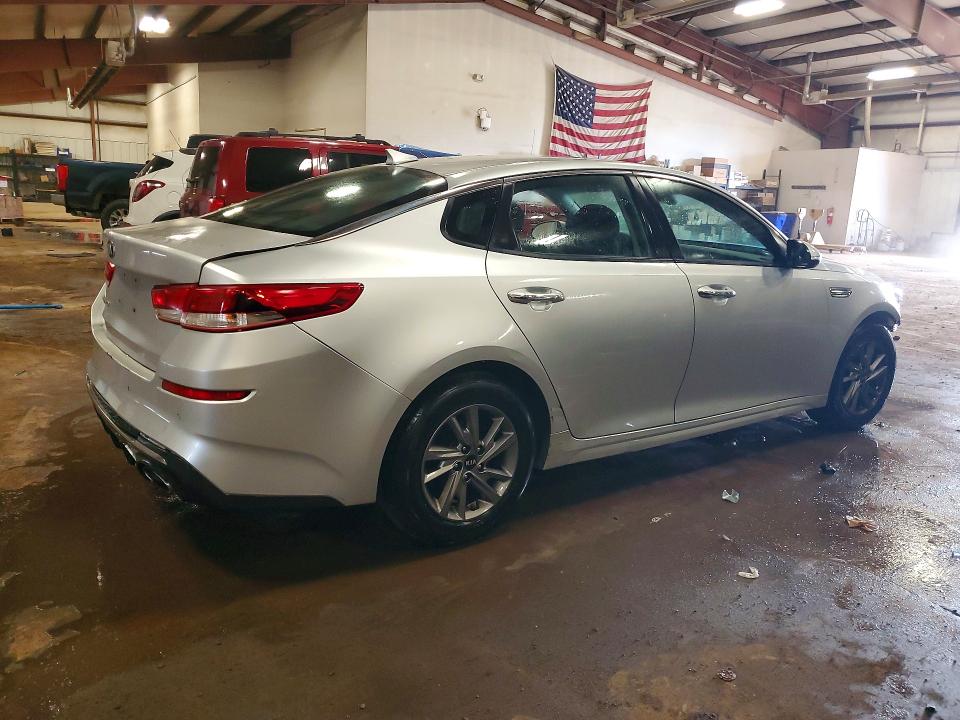 Photo 3 from auction – 2019 KIA OPTIMA with VIN 5XXGT4L35KG339048