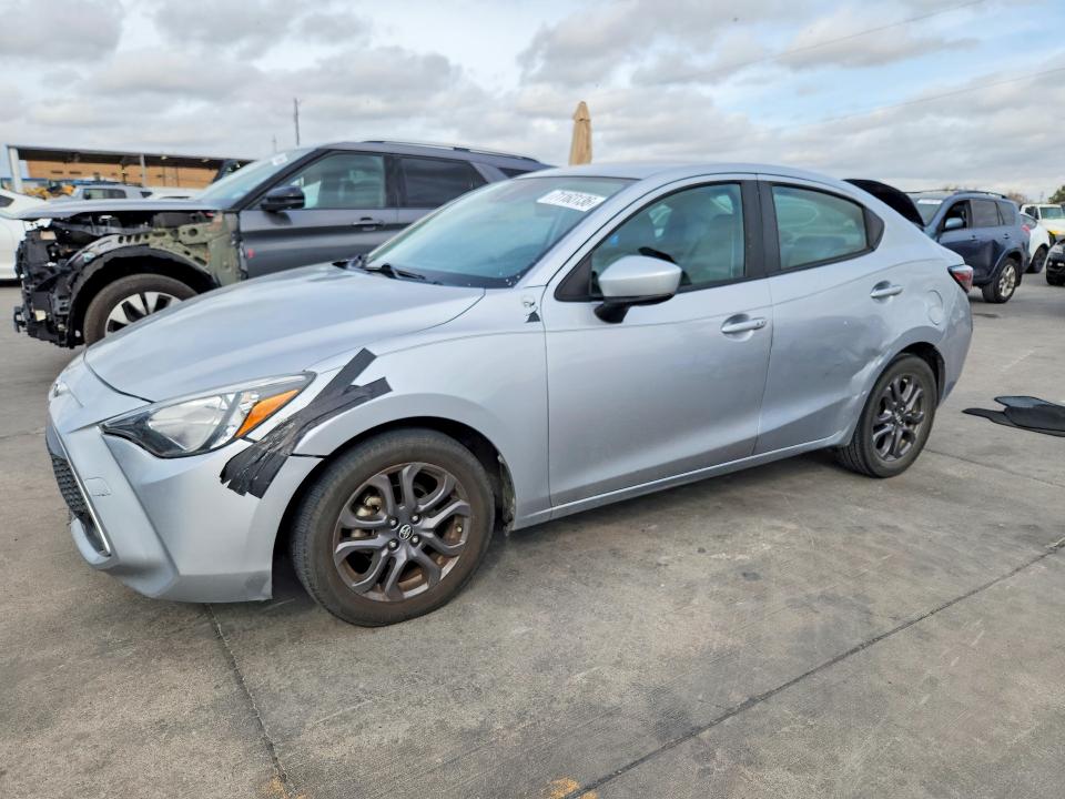 TOYOTA YARIS 2019 с VIN 3MYDLBYV9KY500835 - Снимка от търг
