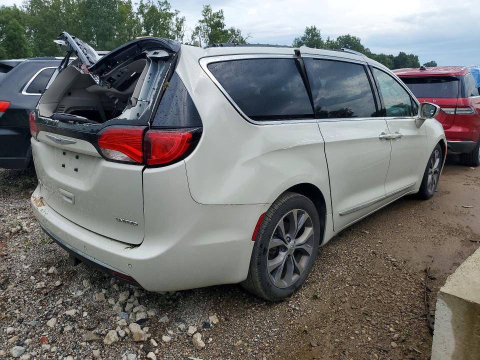 Photo 3 from auction – 2019 CHRYSLER PACIFICA with VIN 2C4RC1GG0KR722021