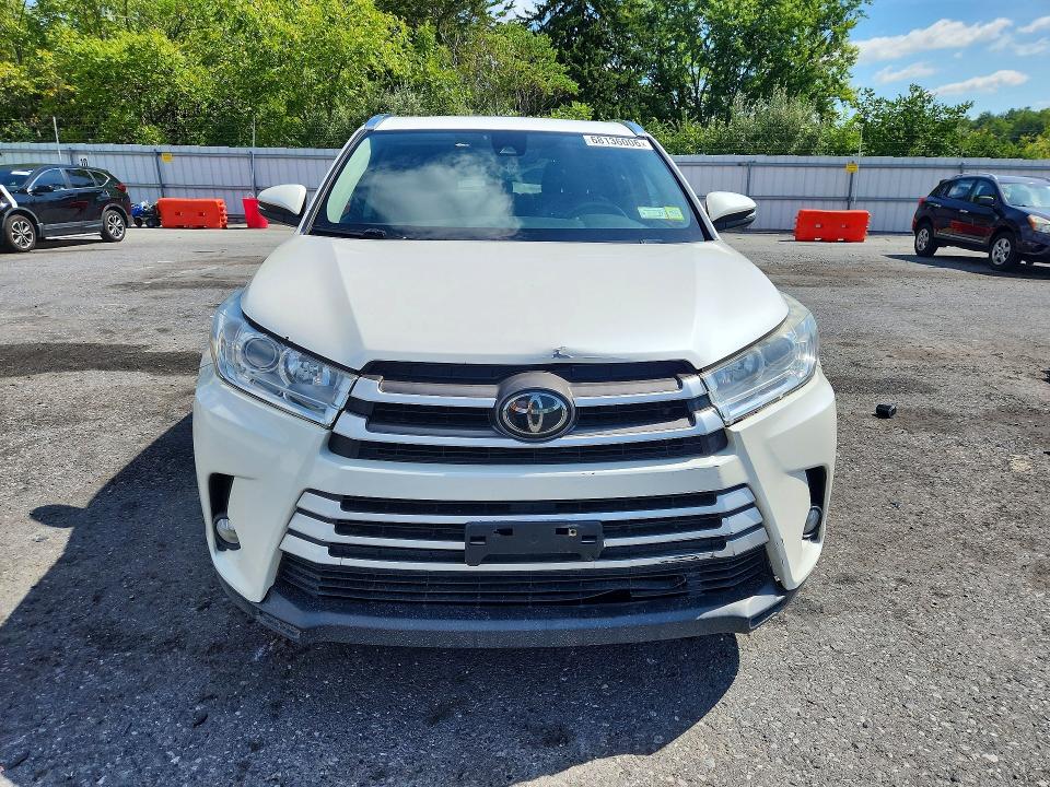 Снимка 5 от търг – 2018 TOYOTA HIGHLANDER с VIN 5TDJZRFH4JS880887
