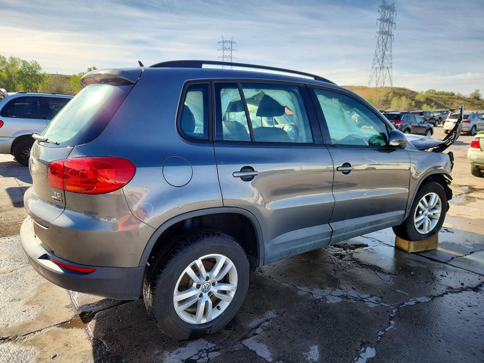 Снимка 3 от търг – 2016 VOLKSWAGEN TIGUAN с VIN WVGBV7AX7GW574323