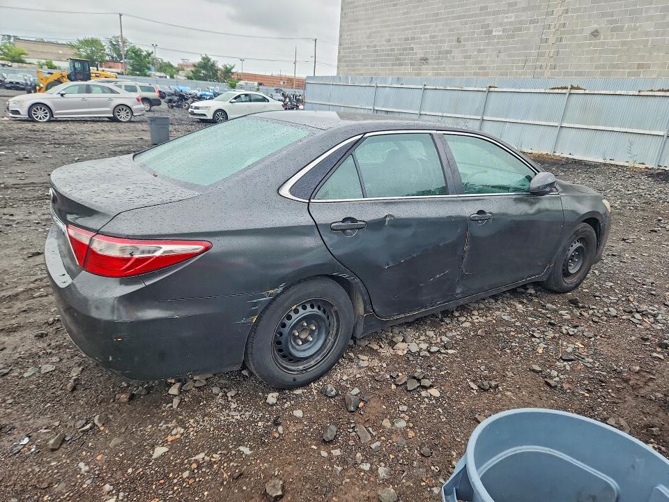 Photo 3 from auction – 2015 TOYOTA CAMRY HYBRID with VIN 4T1BD1FK3FU157921
