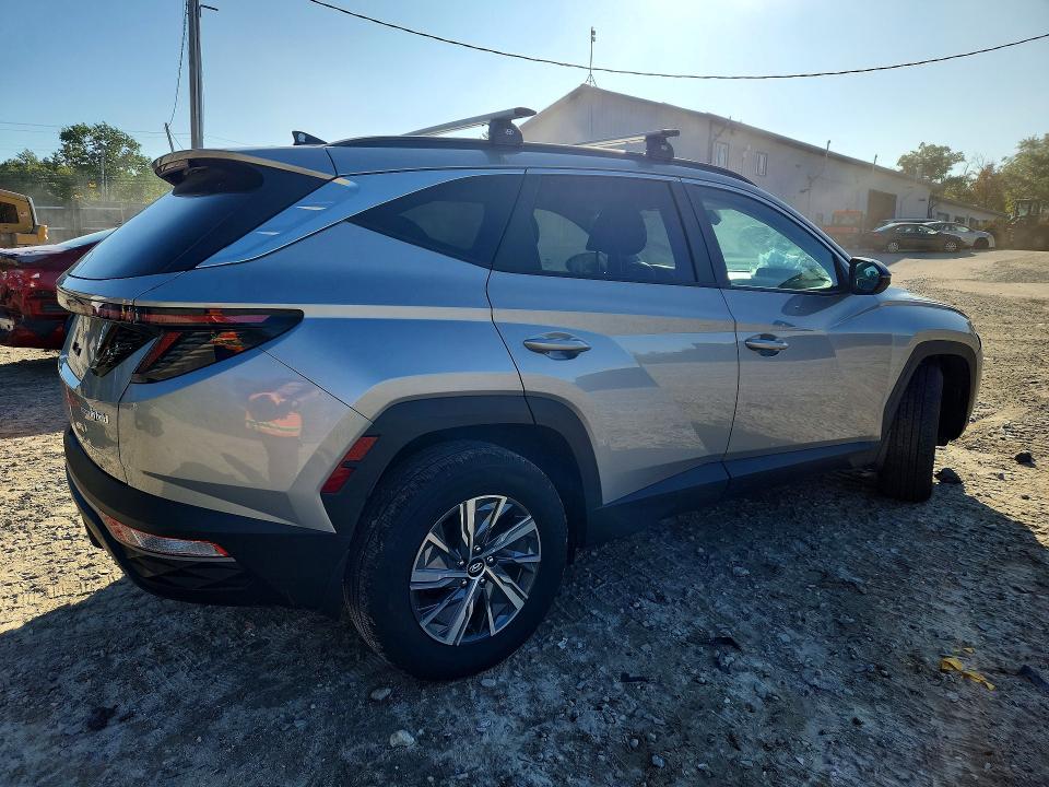 Photo 3 from auction – 2023 HYUNDAI TUCSON with VIN KM8JBCA18PU097003