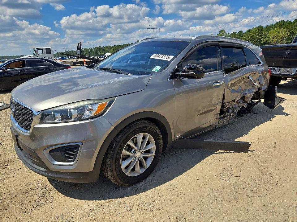 KIA SORENTO 2017 with VIN 5XYPGDA5XHG189760 - Photo from auction