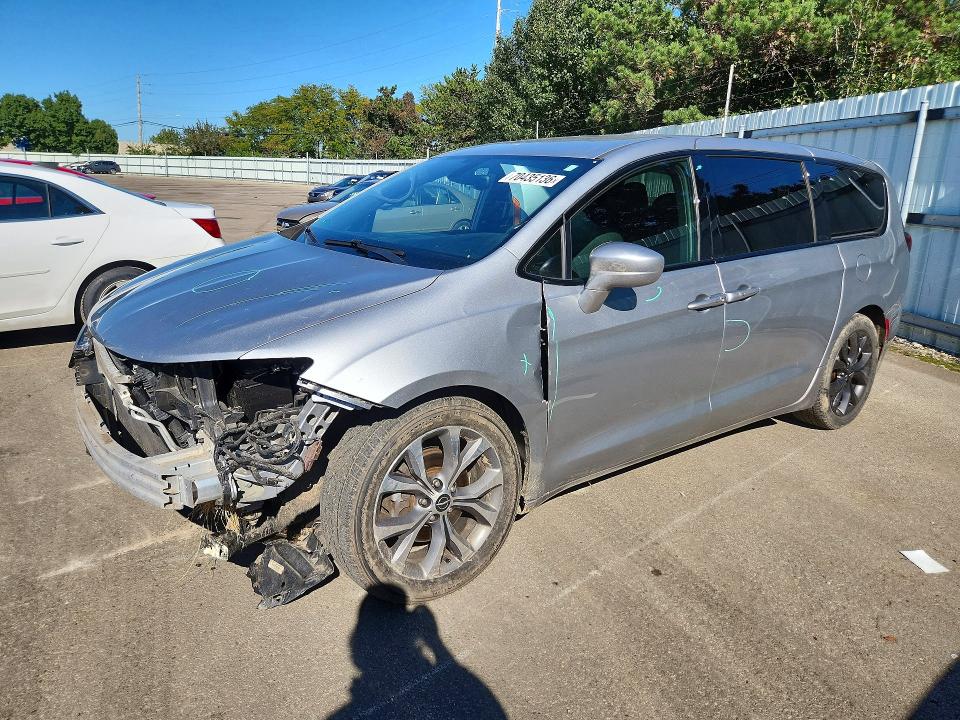 CHRYSLER PACIFICA 2019 с VIN 2C4RC1FG1KR681402 - Снимка от търг