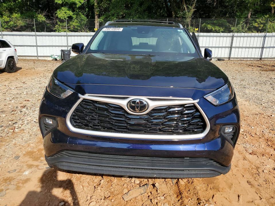 Photo 5 from auction – 2022 TOYOTA HIGHLANDER with VIN 5TDGZRBH1NS575630