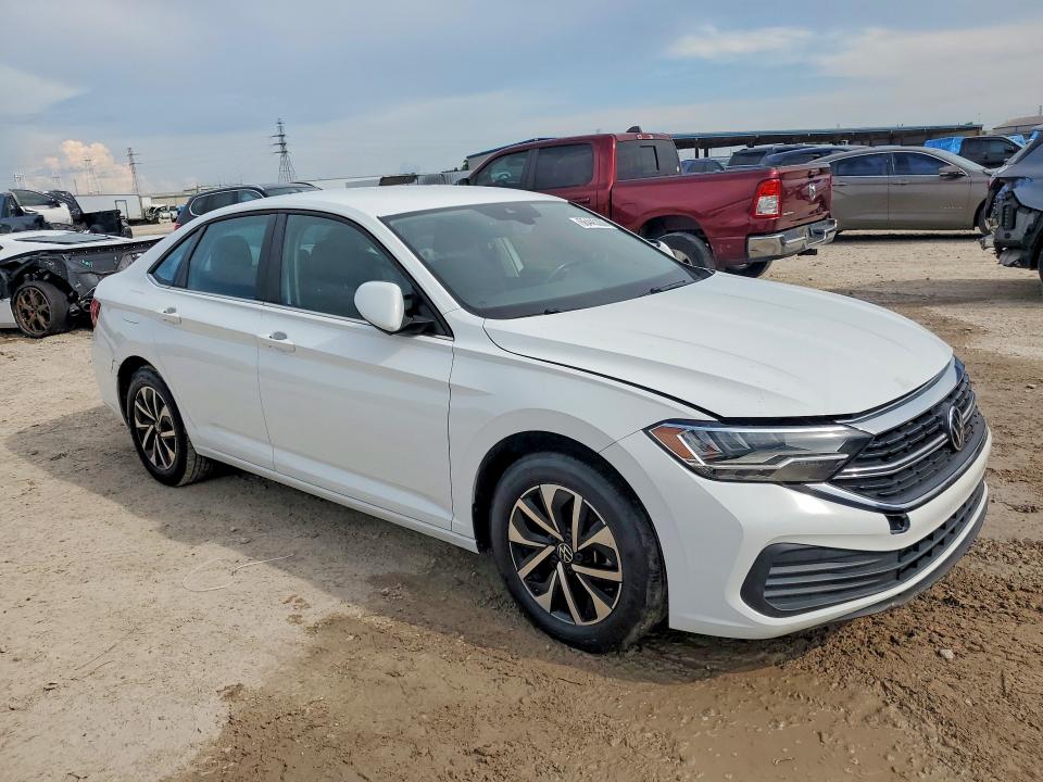 Photo 4 from auction – 2024 VOLKSWAGEN JETTA with VIN 3VW5M7BU0RM005709