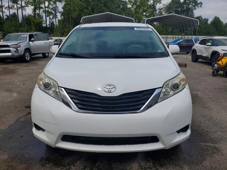 Photo 5 from auction – 2012 TOYOTA SIENNA with VIN 5TDKK3DC3CS268910