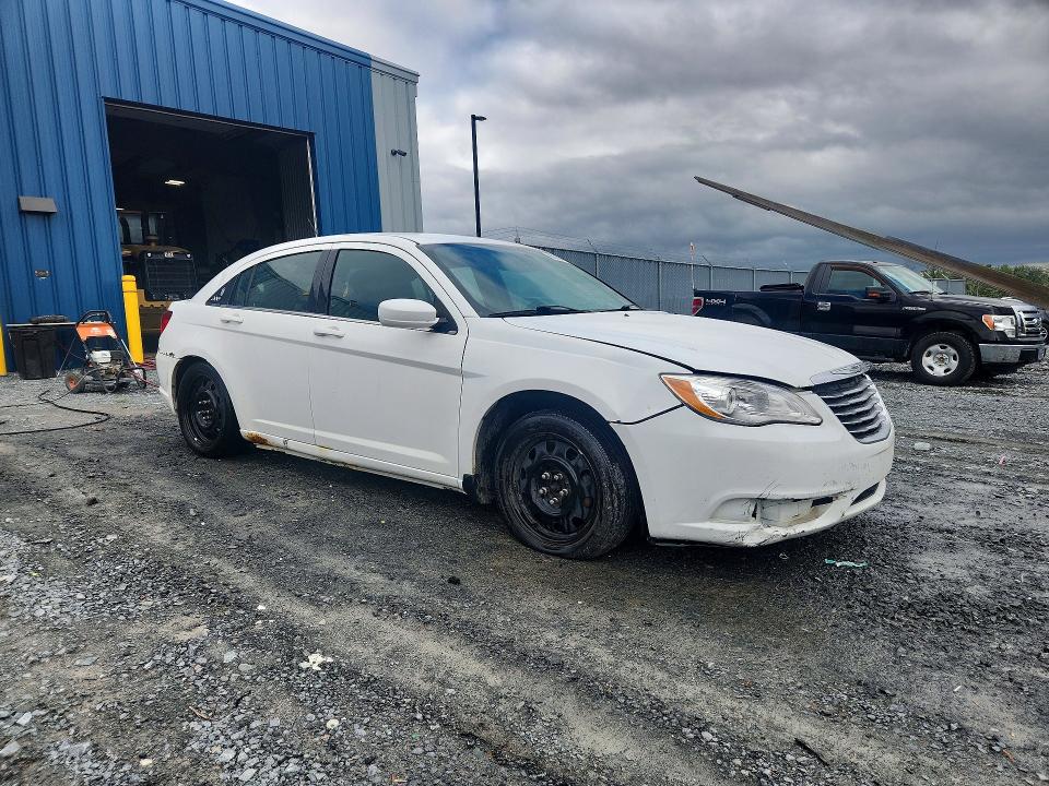 Photo 4 from auction – 2014 CHRYSLER 200 with VIN 1C3CCBAB2EN231917