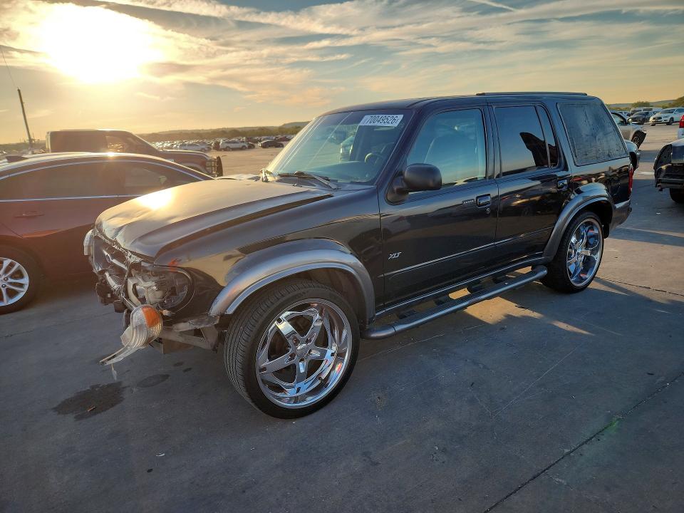 FORD EXPLORER 2000 with VIN 1FMZU63E0YZA92042 - Photo from auction