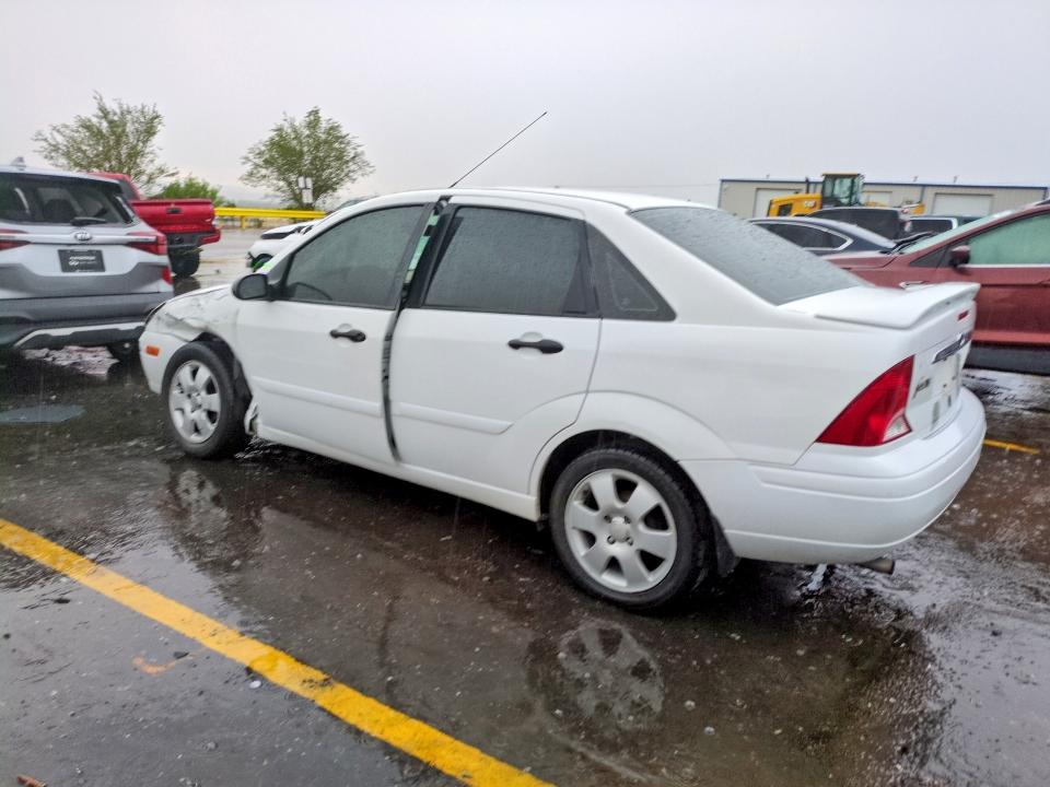 Photo 2 from auction – 2001 FORD FOCUS with VIN 1FAFP38371W209570