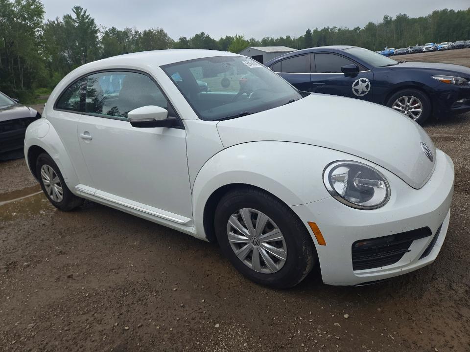 Photo 4 from auction – 2017 VOLKSWAGEN BEETLE with VIN 3VWJ17AT9HM615977