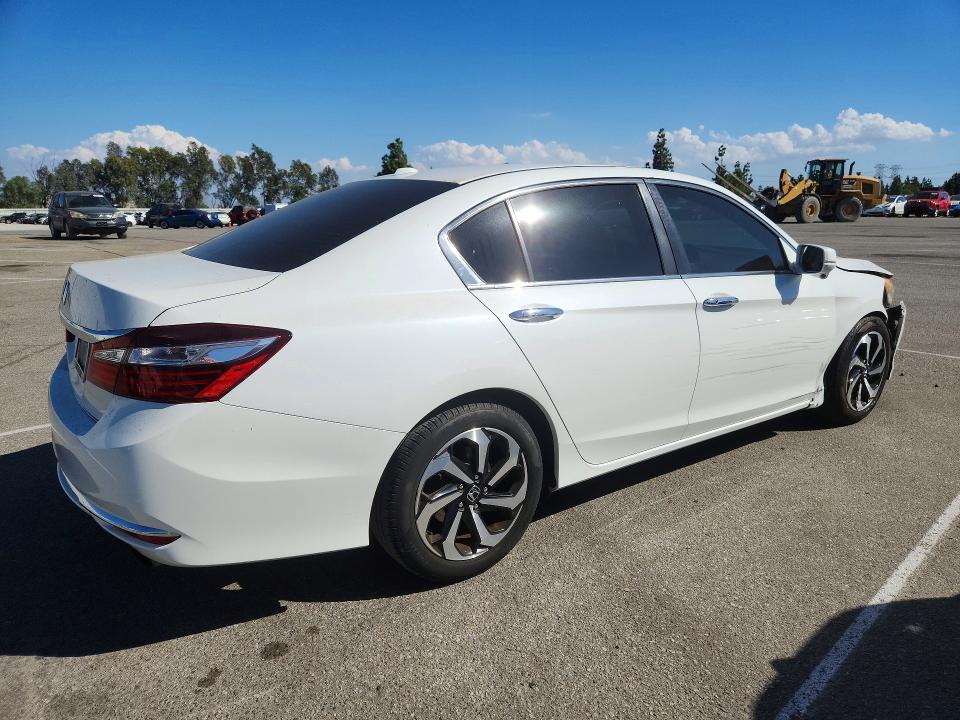 Photo 3 from auction – 2016 HONDA ACCORD with VIN 1HGCR2F70GA147539