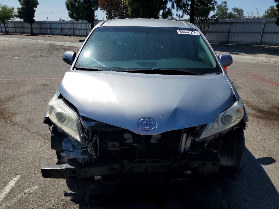 Photo 5 from auction – 2017 TOYOTA SIENNA with VIN 5TDKZ3DC3HS894492