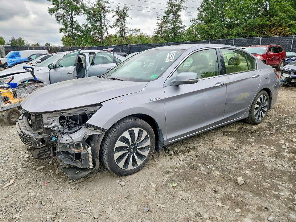 HONDA ACCORD 2017 with VIN JHMCR6F5XHC022850 - Photo from auction