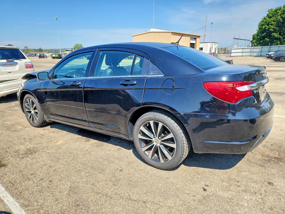 Photo 2 from auction – 2013 CHRYSLER 200 with VIN 1C3CCBCG3DN624199