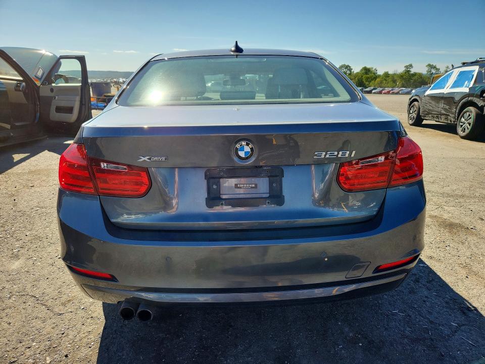 صورة رقم 6 من المزاد - 2015 BMW 328 مع VIN WBA3B5C54FP653911